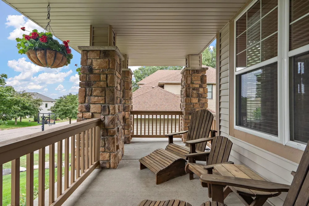 10742 Maple Boulevard Woodbury, MN 55129