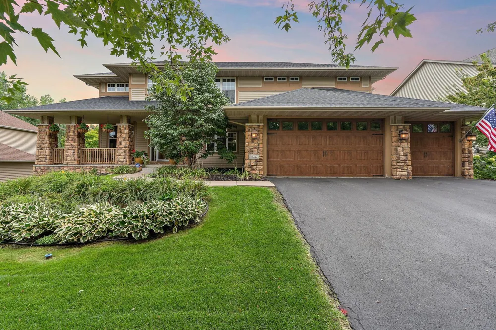 10742 Maple Boulevard Woodbury, MN 55129