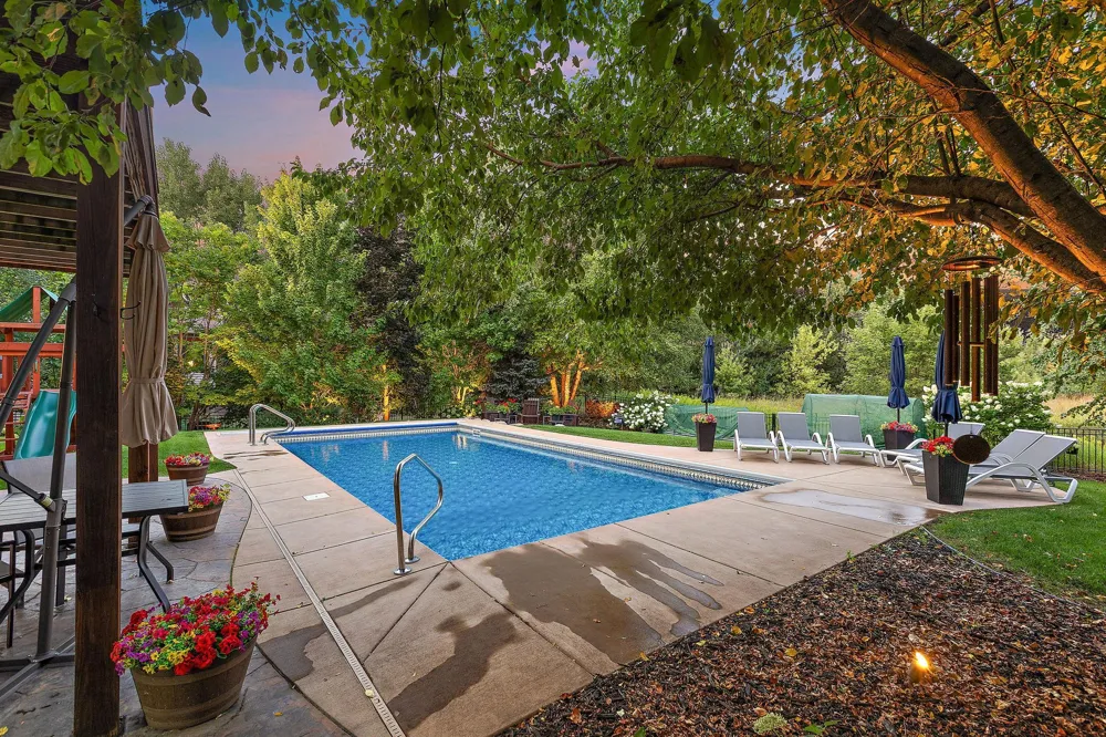 10742 Maple Boulevard Woodbury, MN 55129