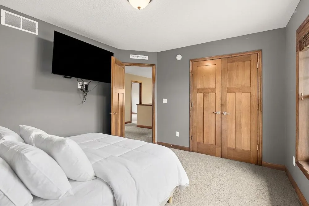 10742 Maple Boulevard Woodbury, MN 55129