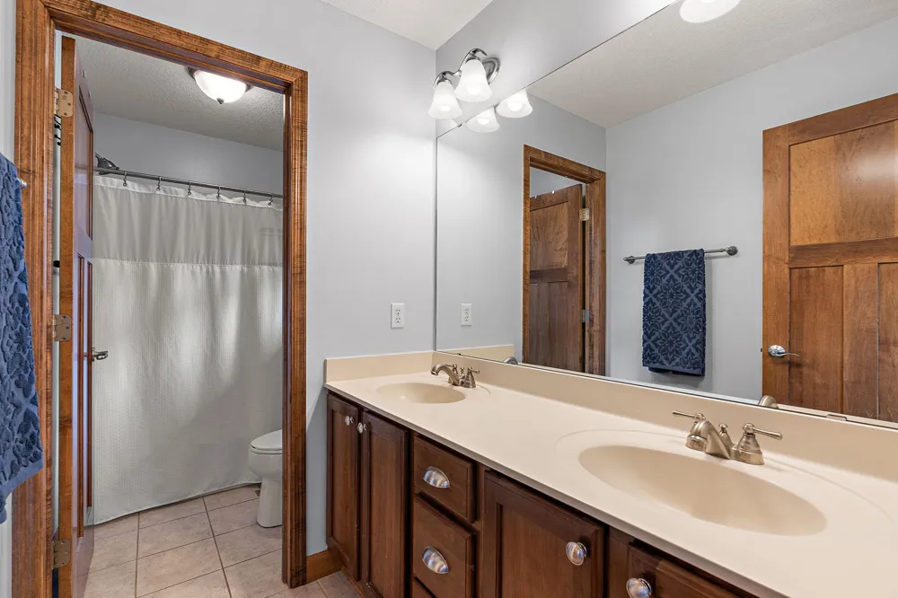 10742 Maple Boulevard Woodbury, MN 55129