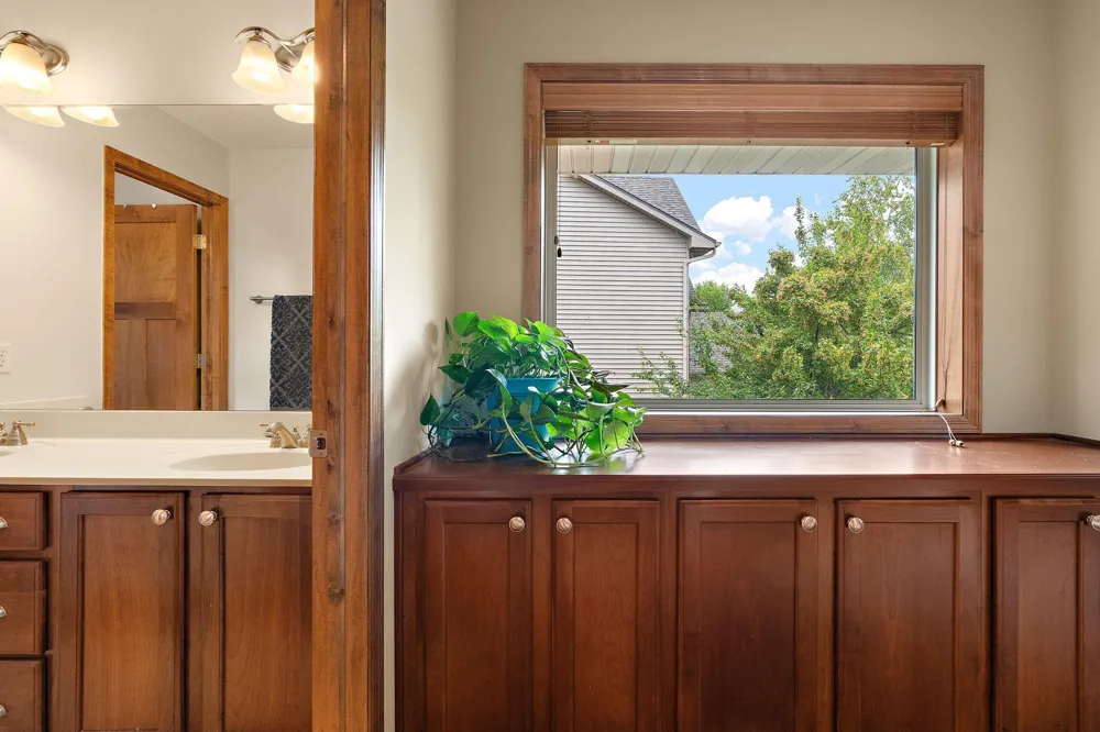 10742 Maple Boulevard Woodbury, MN 55129