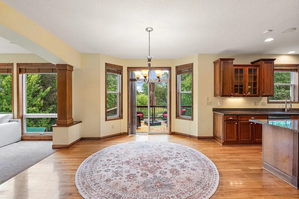 10742 Maple Boulevard Woodbury, MN 55129