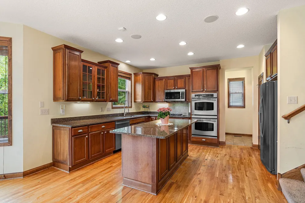 10742 Maple Boulevard Woodbury, MN 55129