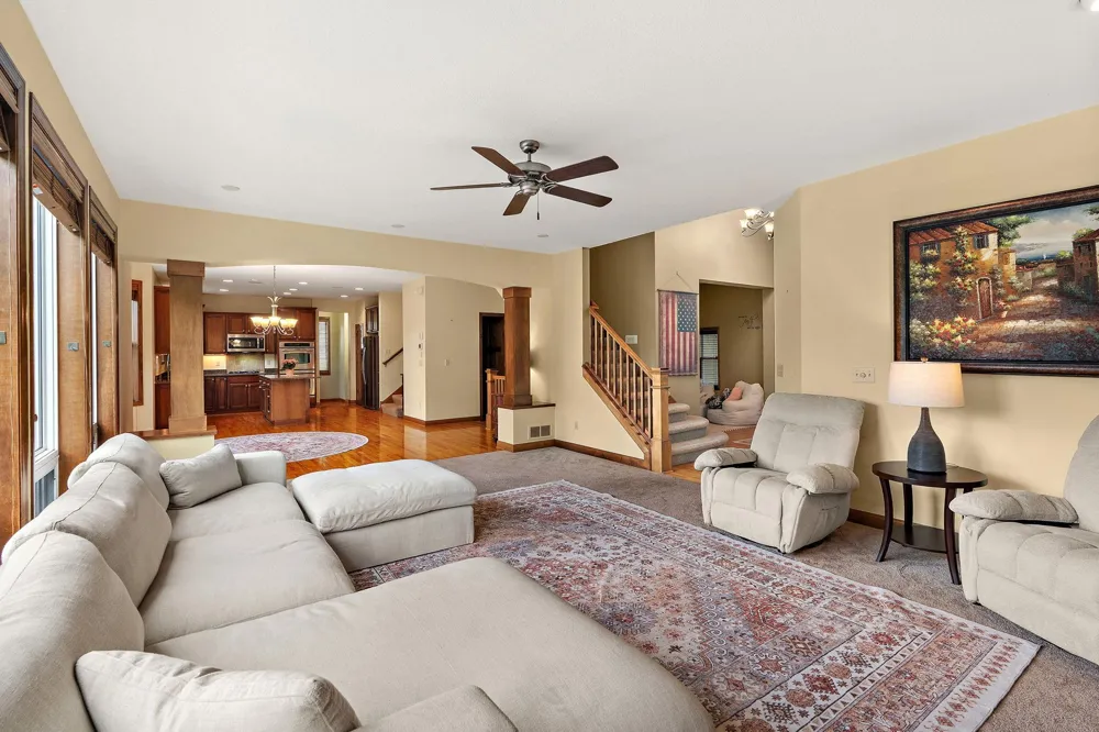 10742 Maple Boulevard Woodbury, MN 55129
