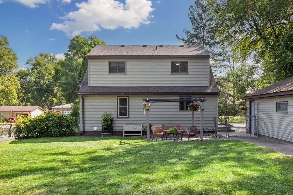5391 Raymond Avenue Mounds View, MN 55112