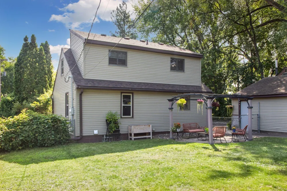 5391 Raymond Avenue Mounds View, MN 55112