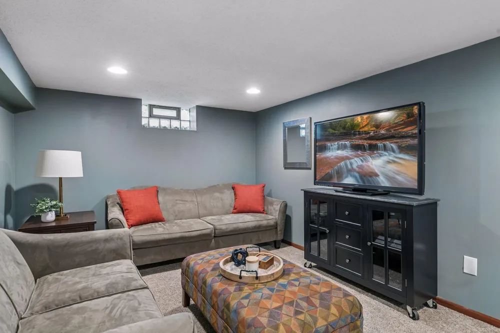 5391 Raymond Avenue Mounds View, MN 55112