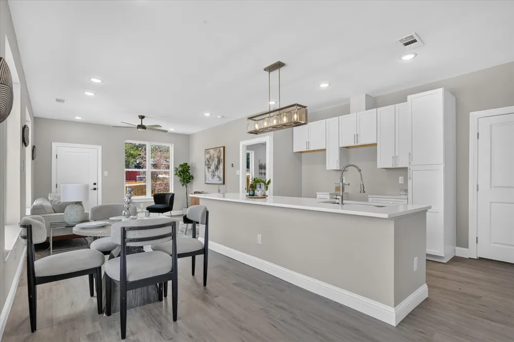 808 Premier Grand Prairie, TX 75051