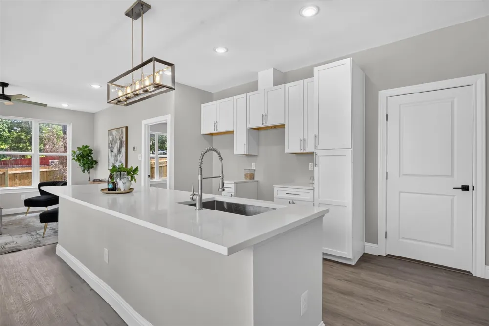 808 Premier Grand Prairie, TX 75051