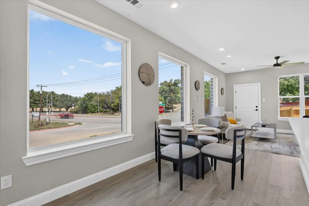 806 Premier Grand Prairie, TX 75051