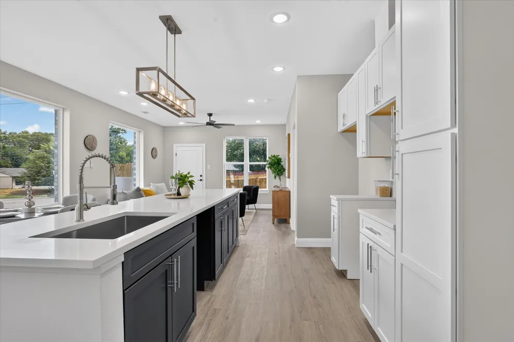 806 Premier Grand Prairie, TX 75051