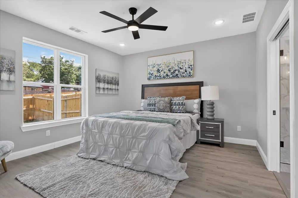 806 Premier Grand Prairie, TX 75051