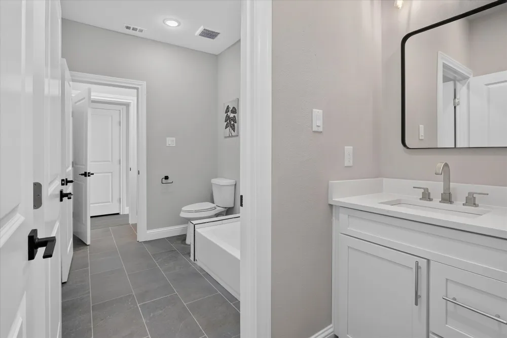 806 Premier Grand Prairie, TX 75051