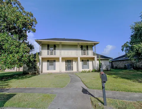 2 Elm Place