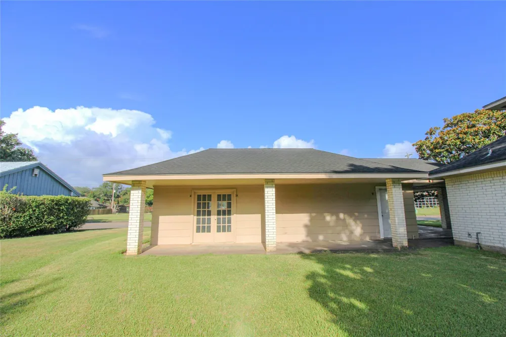 2 Elm Place Angleton, TX 77515