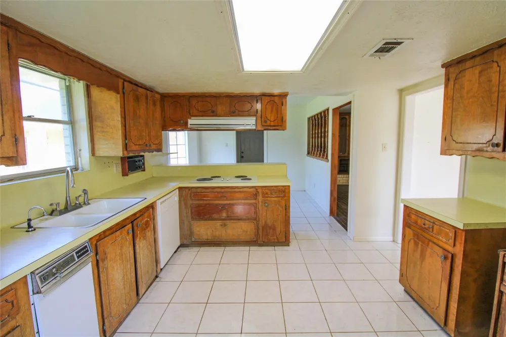 2 Elm Place Angleton, TX 77515