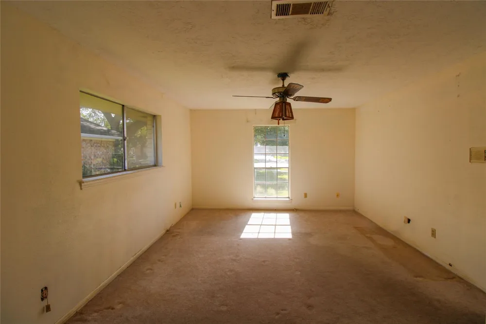 2 Elm Place Angleton, TX 77515