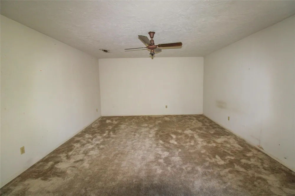 2 Elm Place Angleton, TX 77515