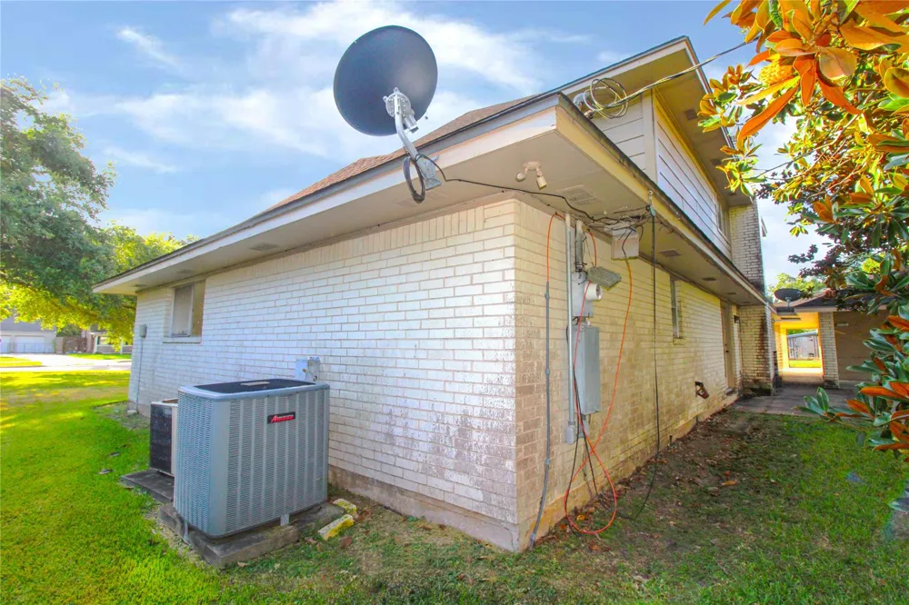 2 Elm Place Angleton, TX 77515