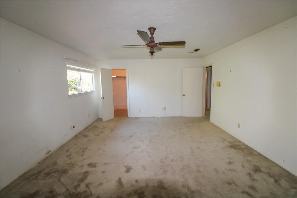 2 Elm Place Angleton, TX 77515