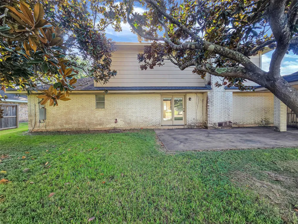 2 Elm Place Angleton, TX 77515
