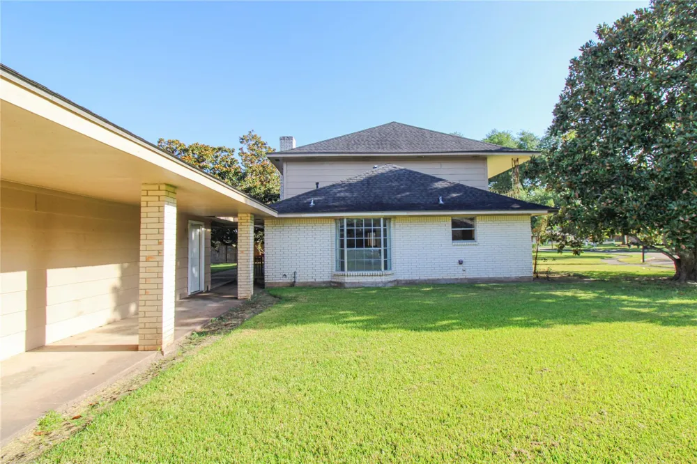 2 Elm Place Angleton, TX 77515