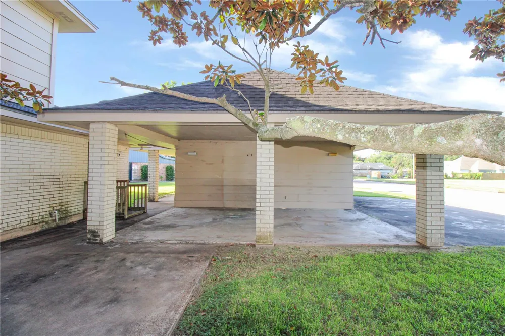 2 Elm Place Angleton, TX 77515