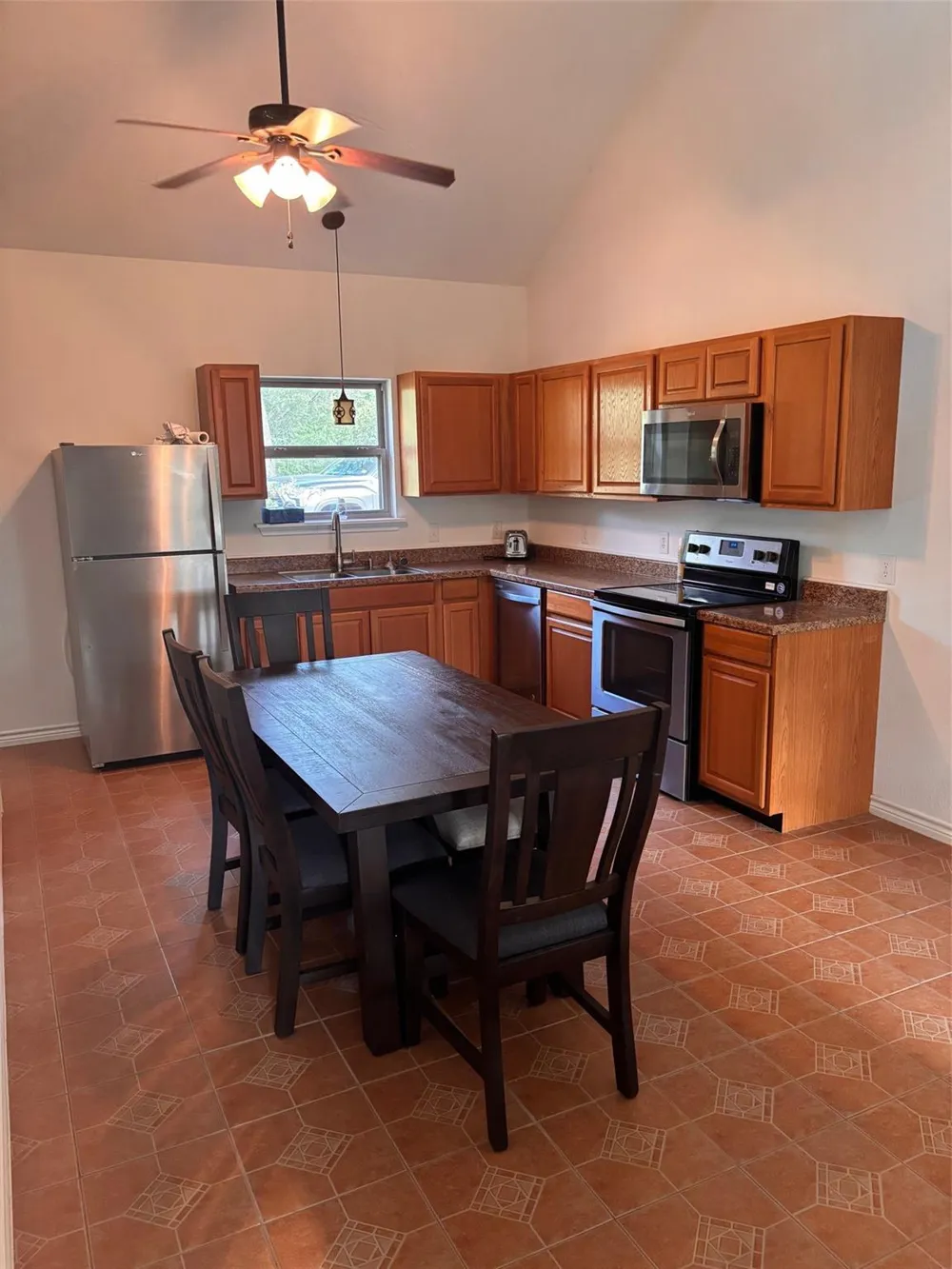 5829 Hwy 159 W Bellville, TX 77418