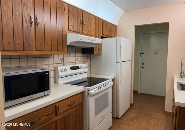 147 Amberly Drive #G Manalapan, NJ 07726
