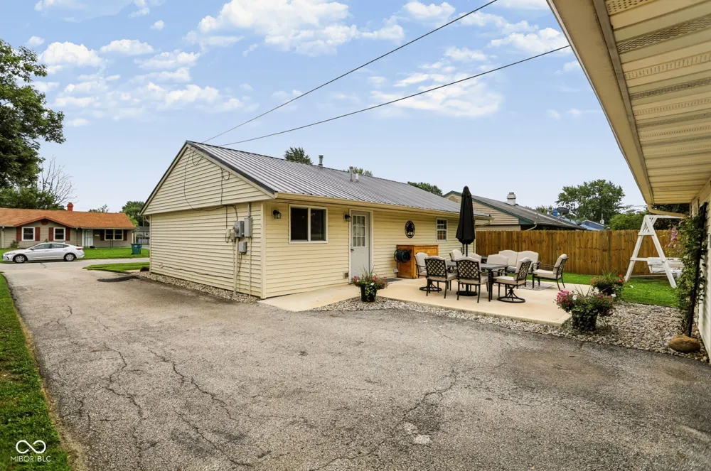 1566 Roberts Road Franklin, IN 46131