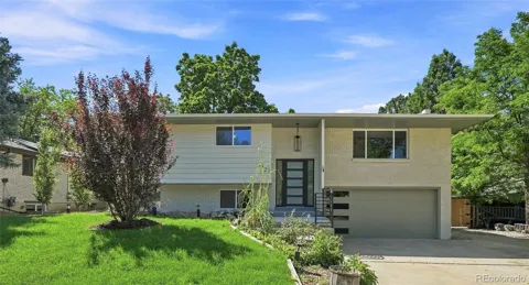 9522 W 64th Place