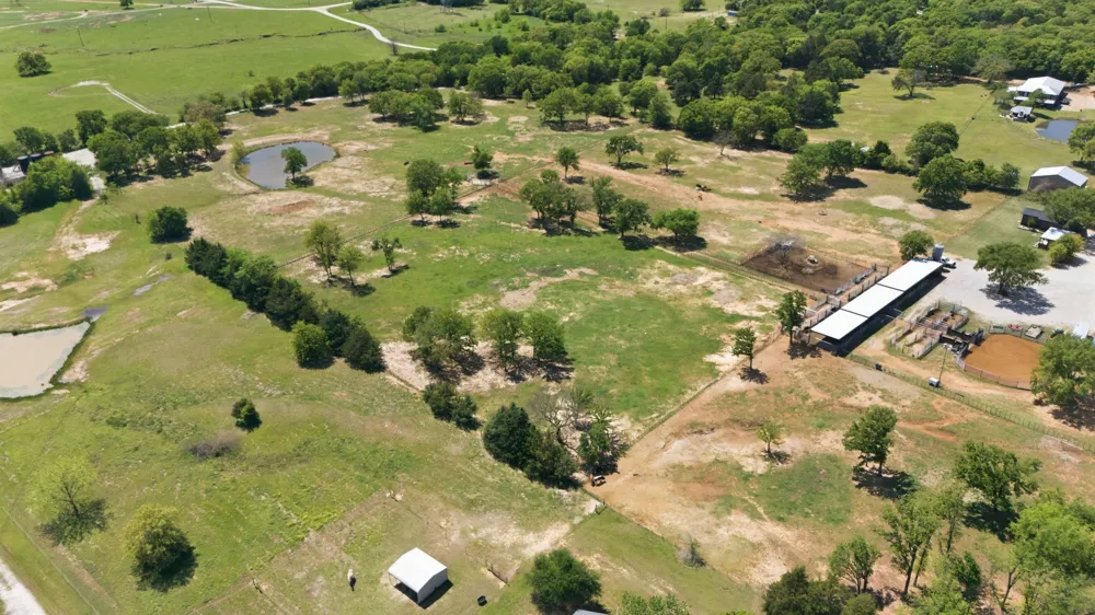 10636 Fm 902 Collinsville, TX 76233