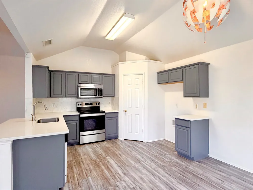 619 Douglas Drive Mansfield, TX 76063
