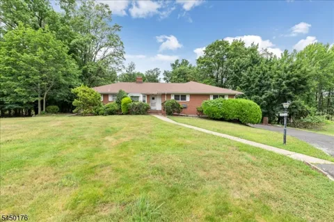 6 Orchard Dr