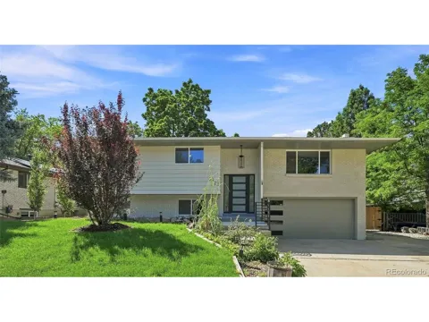 9522 W 64th Place