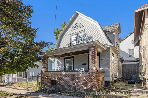 737 Dolbee Avenue SE