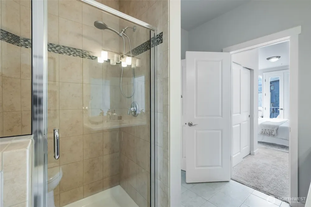 5985 185th Court NE #1-301 Redmond, WA 98052