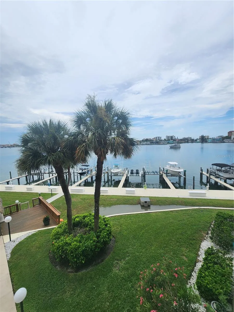650 ISLAND WAY #302 Clearwater, FL 33767