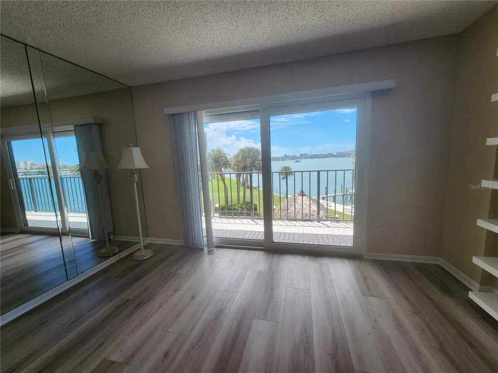 650 ISLAND WAY #302 Clearwater, FL 33767