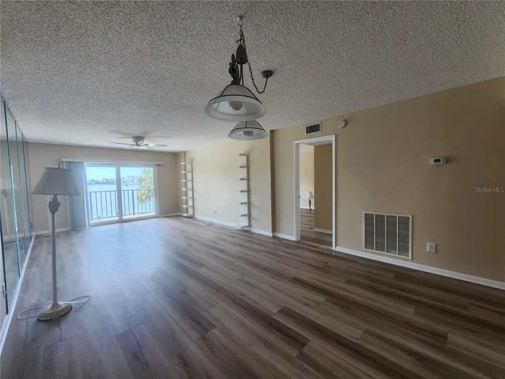 650 ISLAND WAY #302 Clearwater, FL 33767