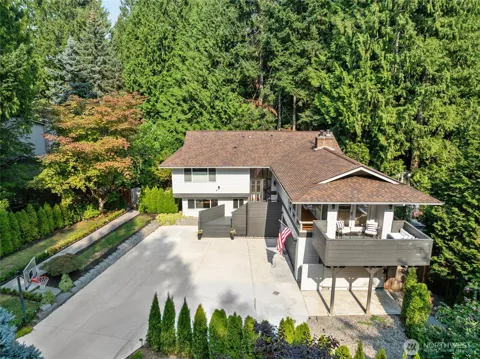 2202 Sahalee Drive E