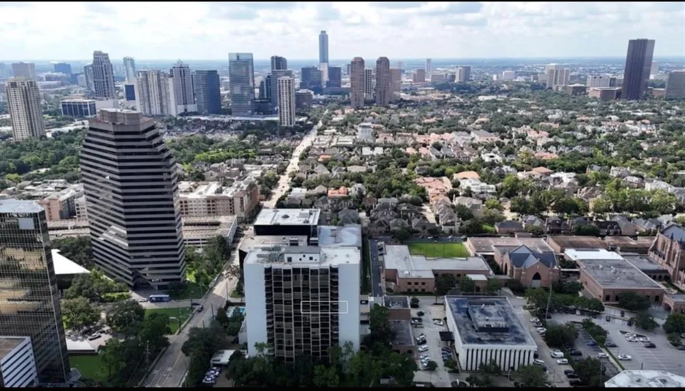 5001 Woodway Drive #1305 Houston, TX 77056