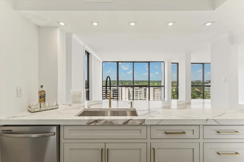 5001 Woodway Drive #1305 Houston, TX 77056
