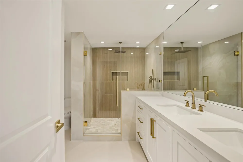 5001 Woodway Drive #1305 Houston, TX 77056