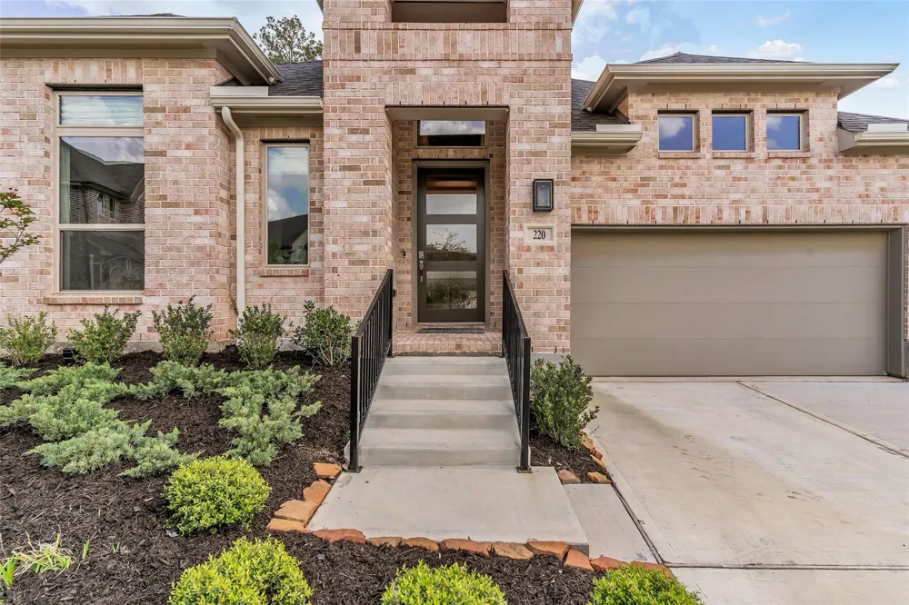 220 Nirnroot Court Montgomery, TX 77316