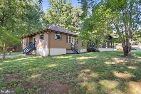 8297 SQUIRES LANE