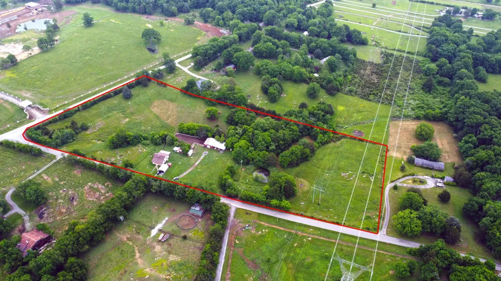 4629 SE Tater Peeler Rd Lebanon, TN 37090