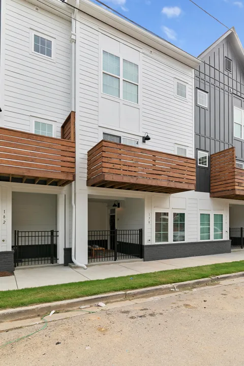 178 E 19th Street