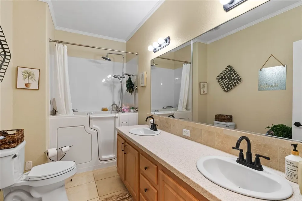 1708 W McClung Aransas Pass, TX 78336